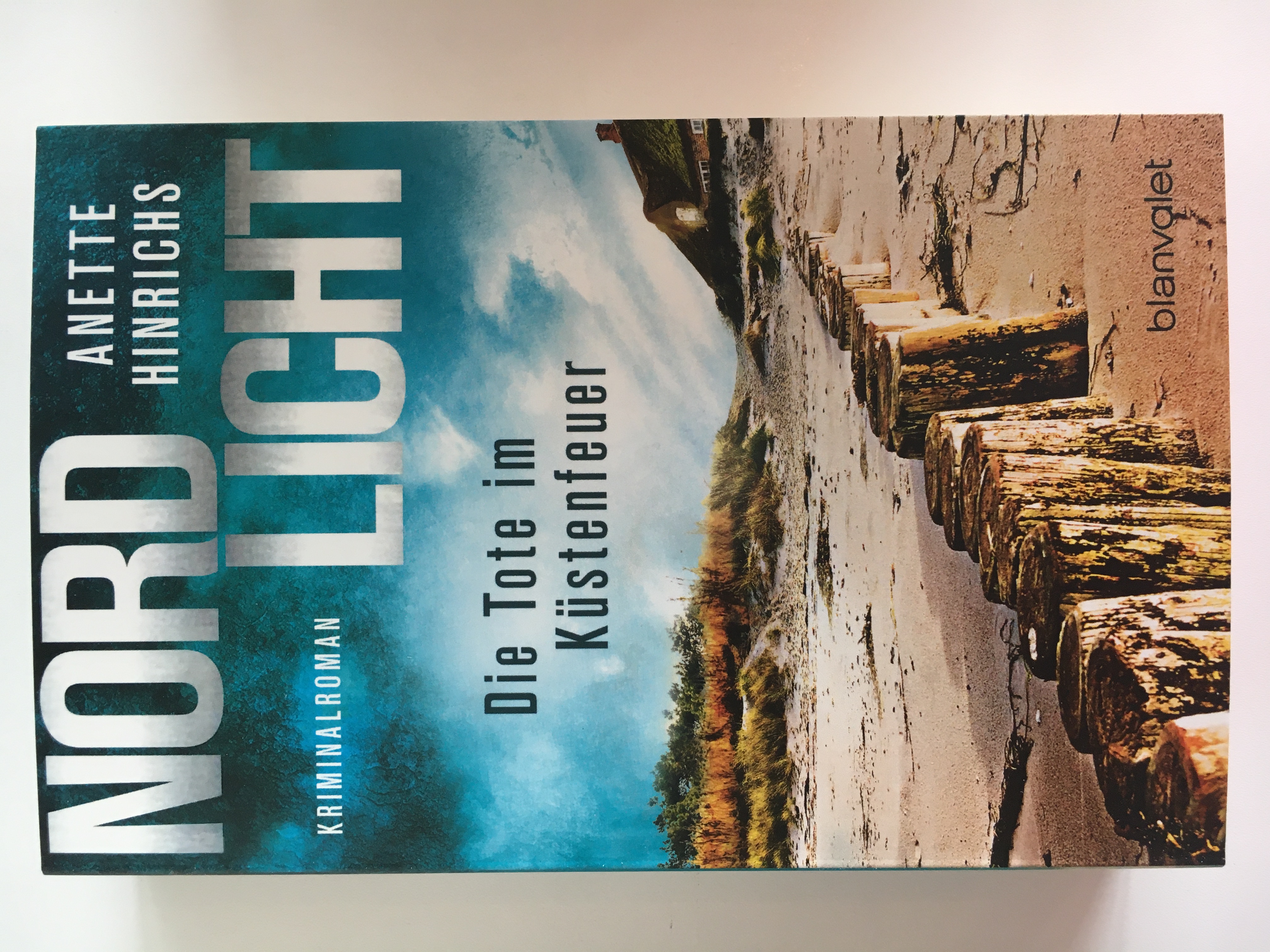 Anette Hinrichs - Reihe NORDLICHT - Die Tote im Küstenfeuer - Band 3